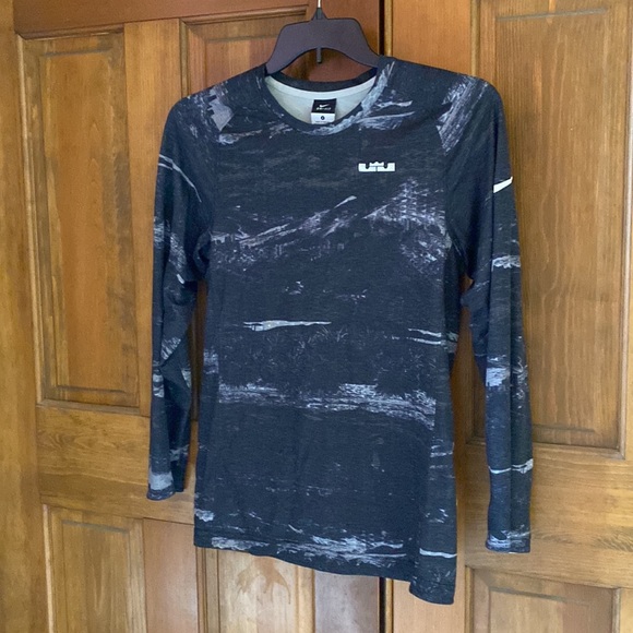 Nike dry fit lebron like new small - Picture 4 of 4